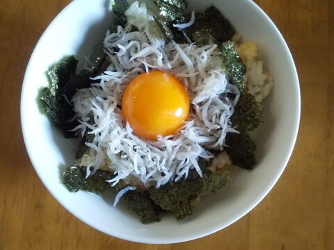 ごま油と長ネギが合います！しらす丼